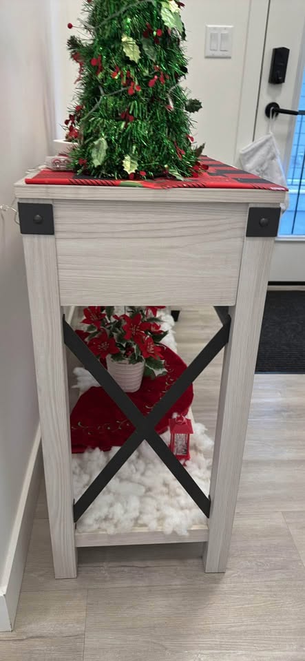 Accent table from Ashley store - photo 2