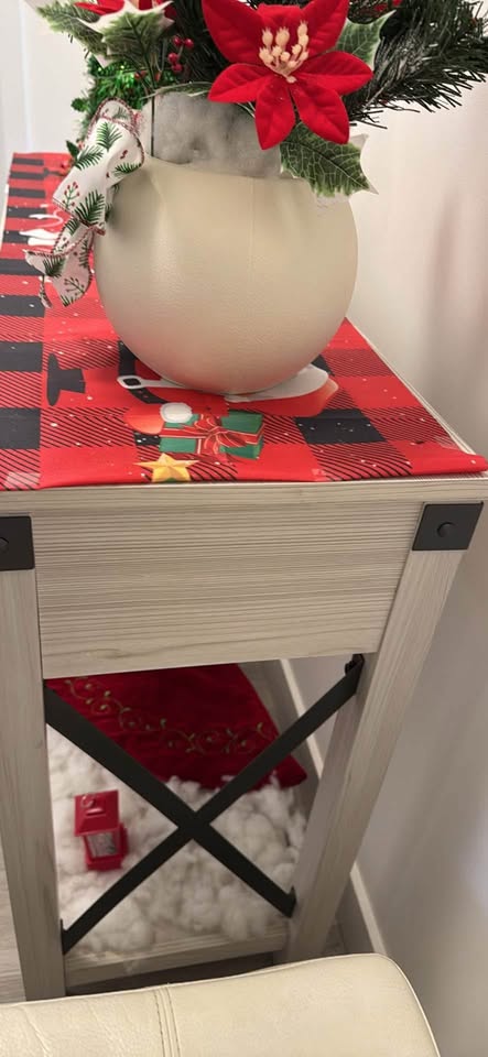 Accent table from Ashley store - photo 3