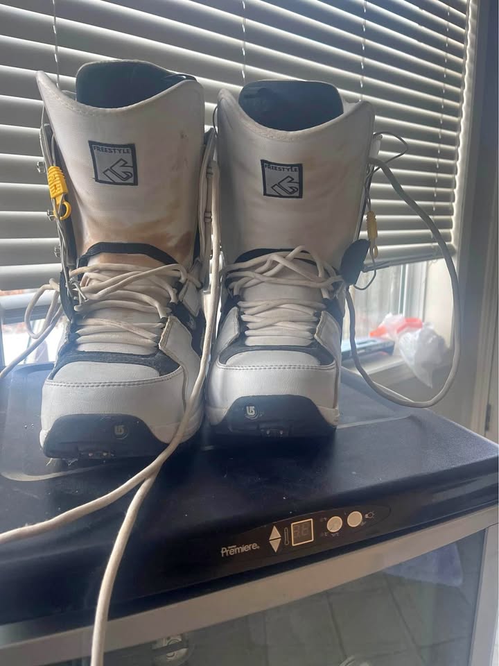 Burton snowboarding boots freestyle