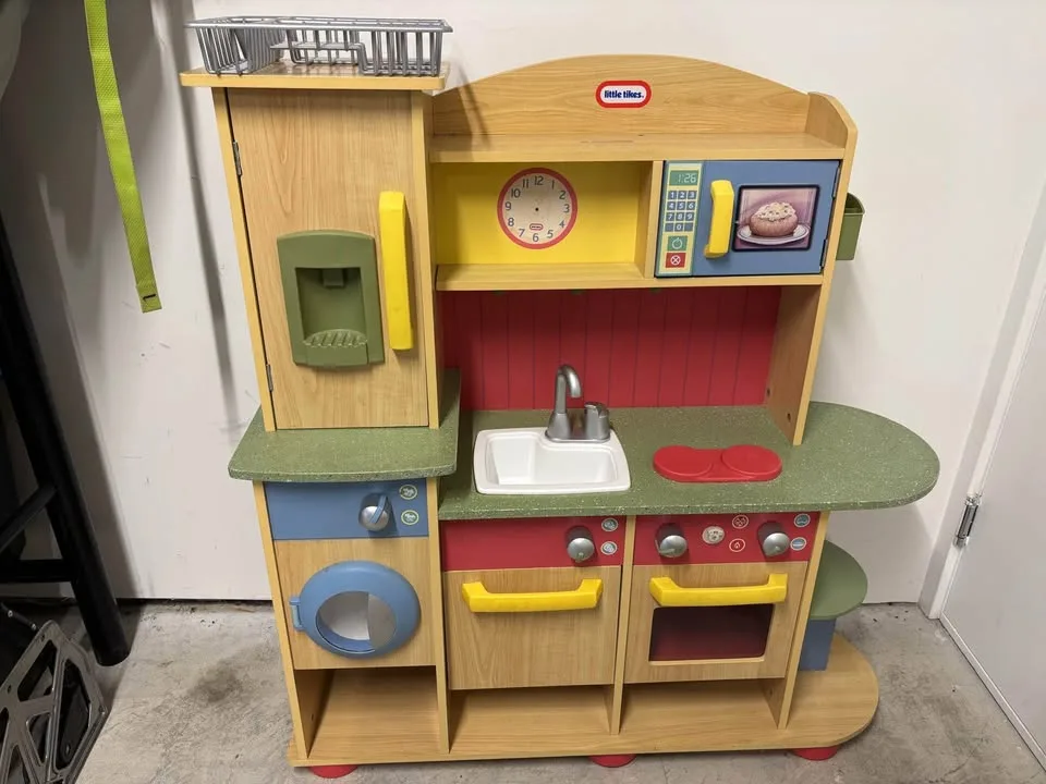 Little Tikes Play Kitchen image indicator(2)