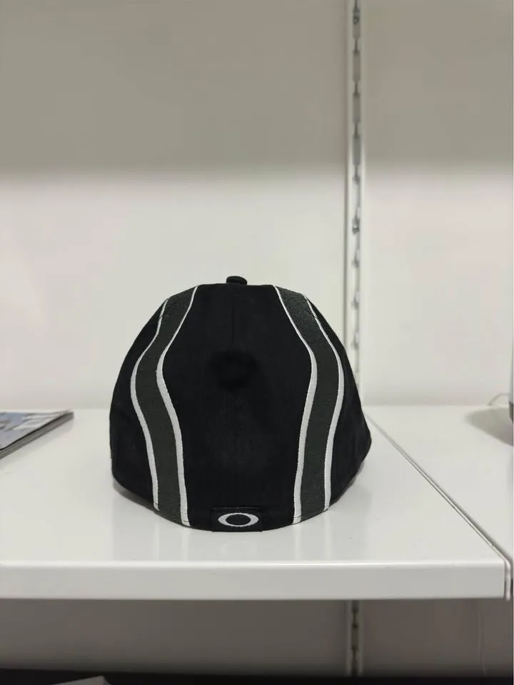 Oakley Hat image indicator(2)