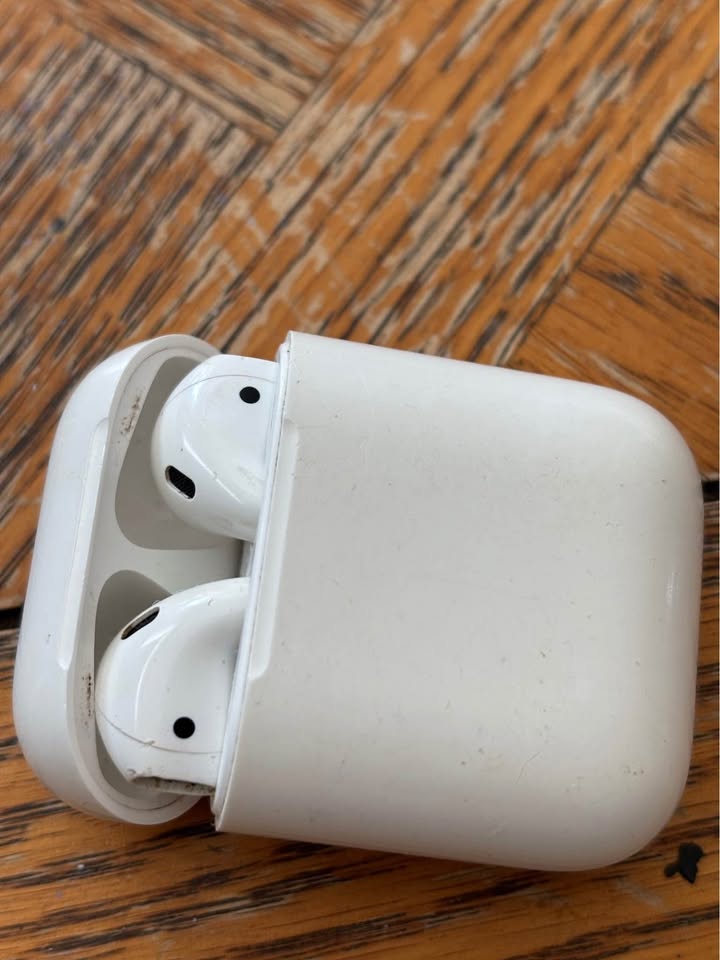 Apple Airpods 2nd Generation with Charging Case & Cable - photo 2