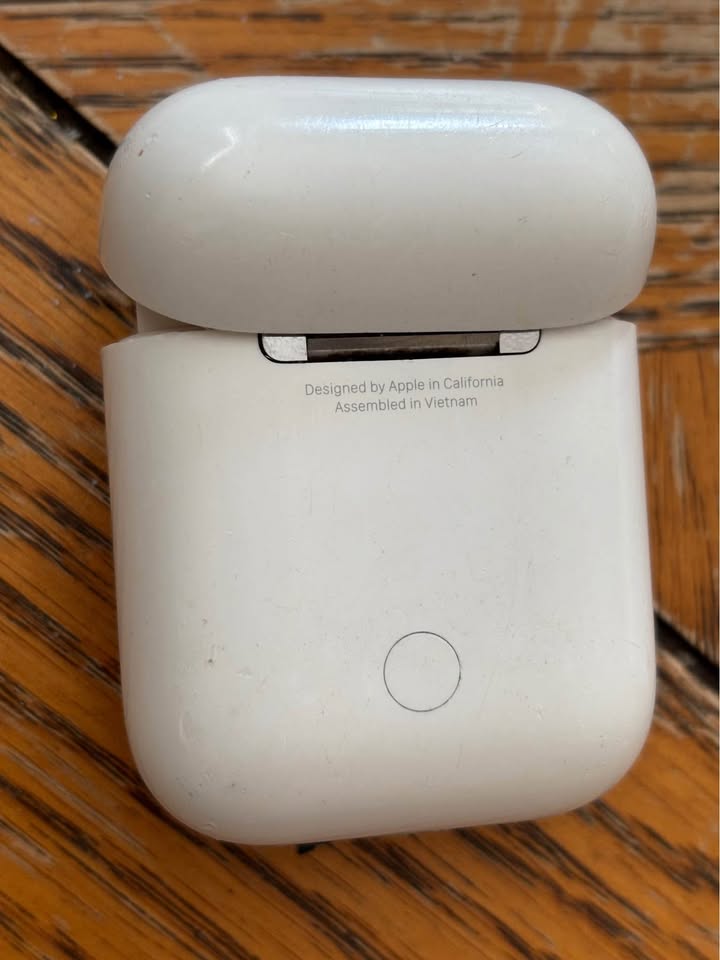Apple Airpods 2nd Generation with Charging Case & Cable - photo 3