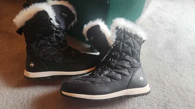Womens winter Boots size 11 - will take offers thumbnail