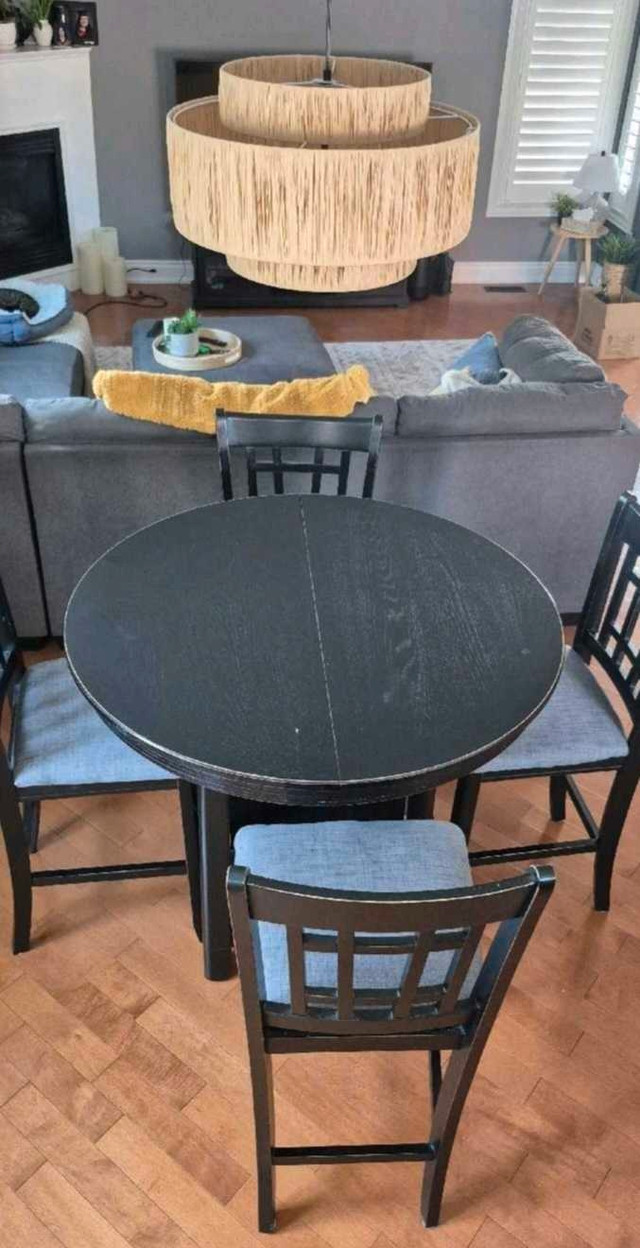 Round Table and Chairs - Bar Height