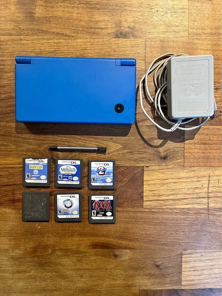 Nintendo DSi + Games