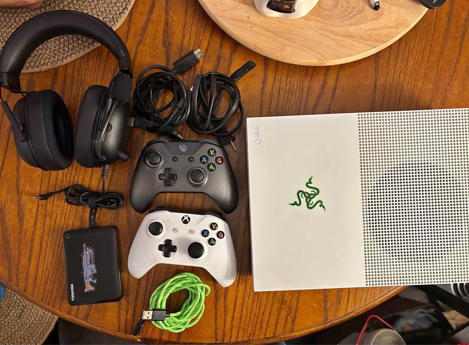 XBOX ONE S BUNDLE
