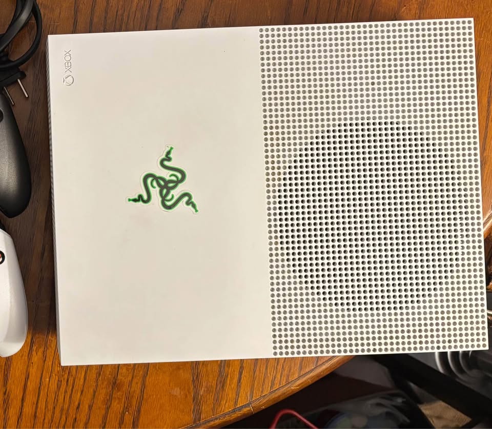 XBOX ONE S BUNDLE - photo 2