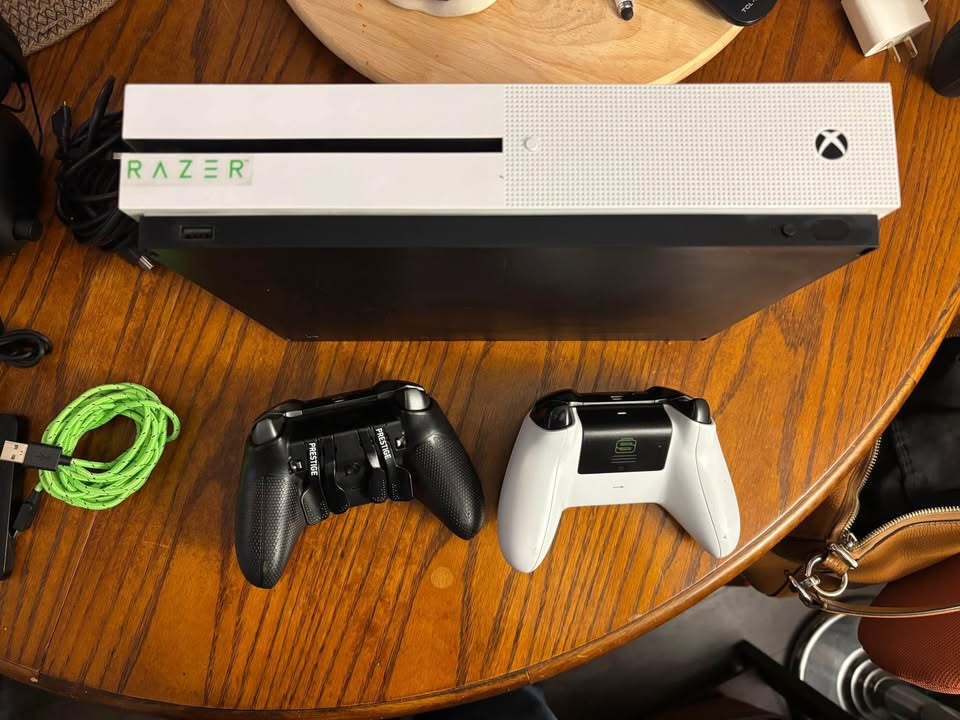 XBOX ONE S BUNDLE - photo 3