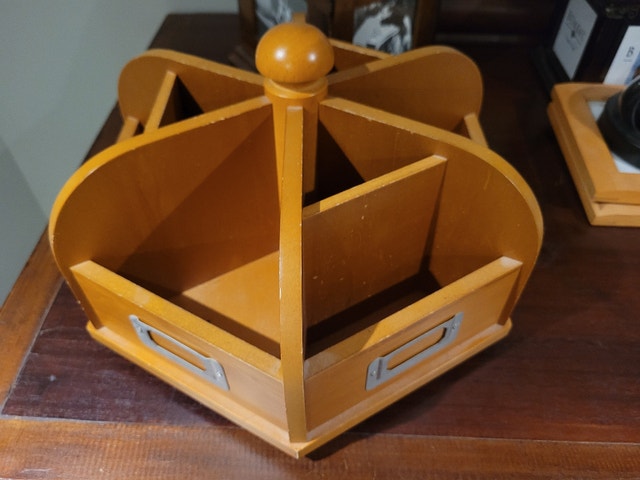 Bombay Kids arts & craft spinning caddy