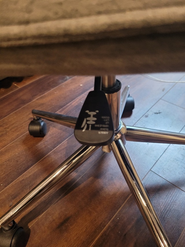 Simple office chair for modern condo - photo 2