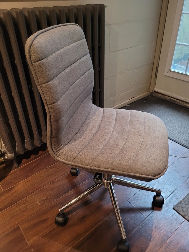 Simple office chair for modern condo - photo 3