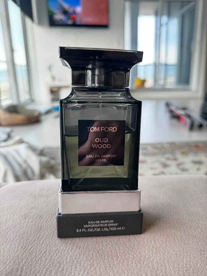 Tom Ford Oud Wood (Authentic) image indicator(2)