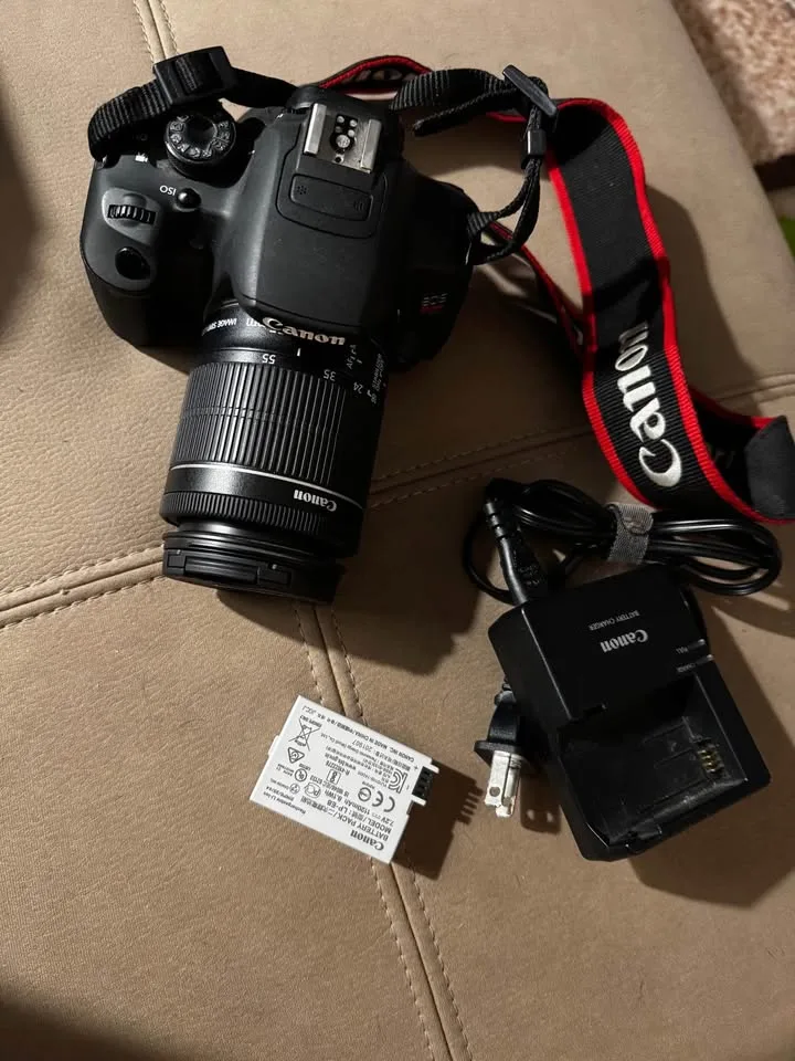 Canon Rebel T5i with accessories image indicator(2)