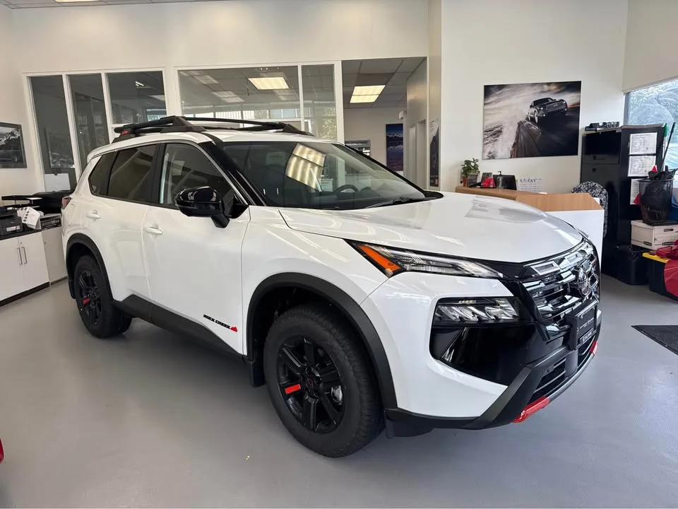 2026 Nissan rogue rock creek image indicator(9)