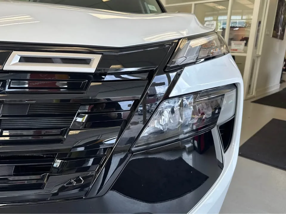 2026 Nissan rogue rock creek image indicator(10)