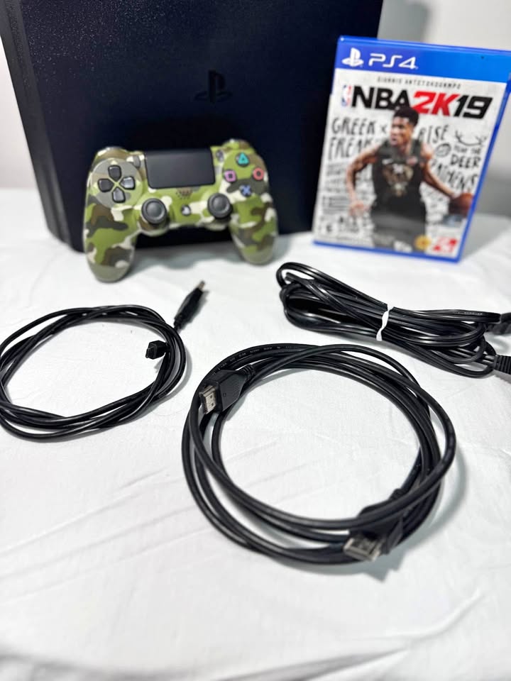 Ps4 Slim with 2TB internal memory, 1 Game