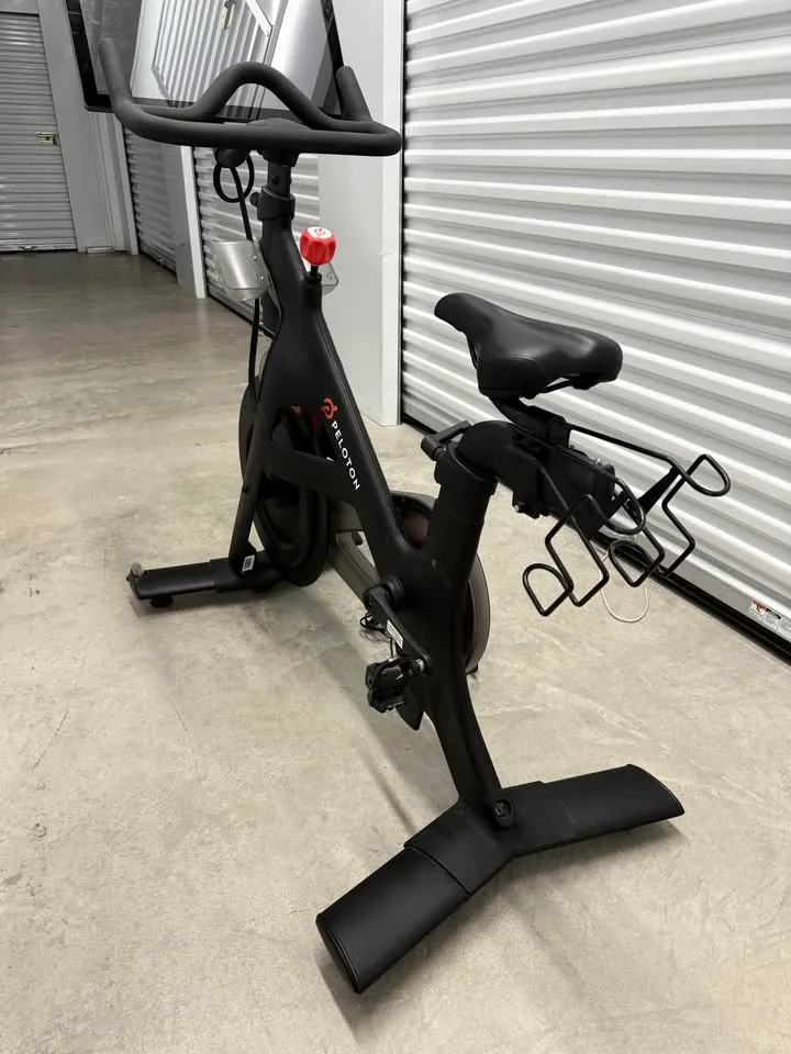 Peloton Exercise Bike Gen 3 With Accessories Lightly Used image indicator(4)