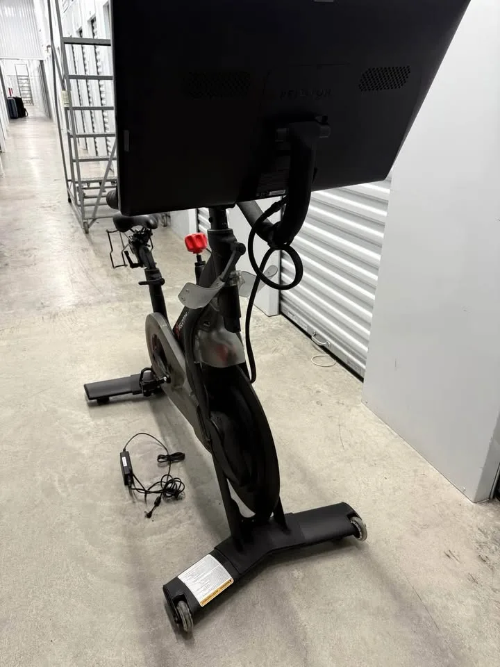 Peloton Exercise Bike Gen 3 With Accessories Lightly Used image indicator(6)