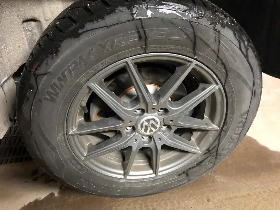 Winter Tires - 215/65/R16 image indicator(4)