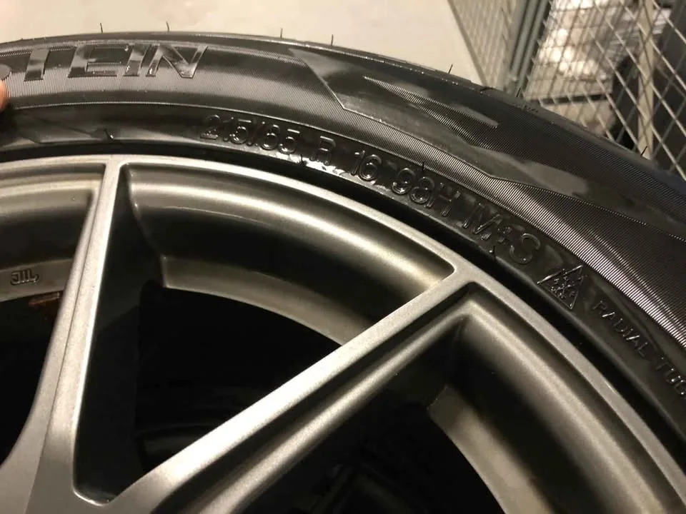 Winter Tires - 215/65/R16 image indicator(7)