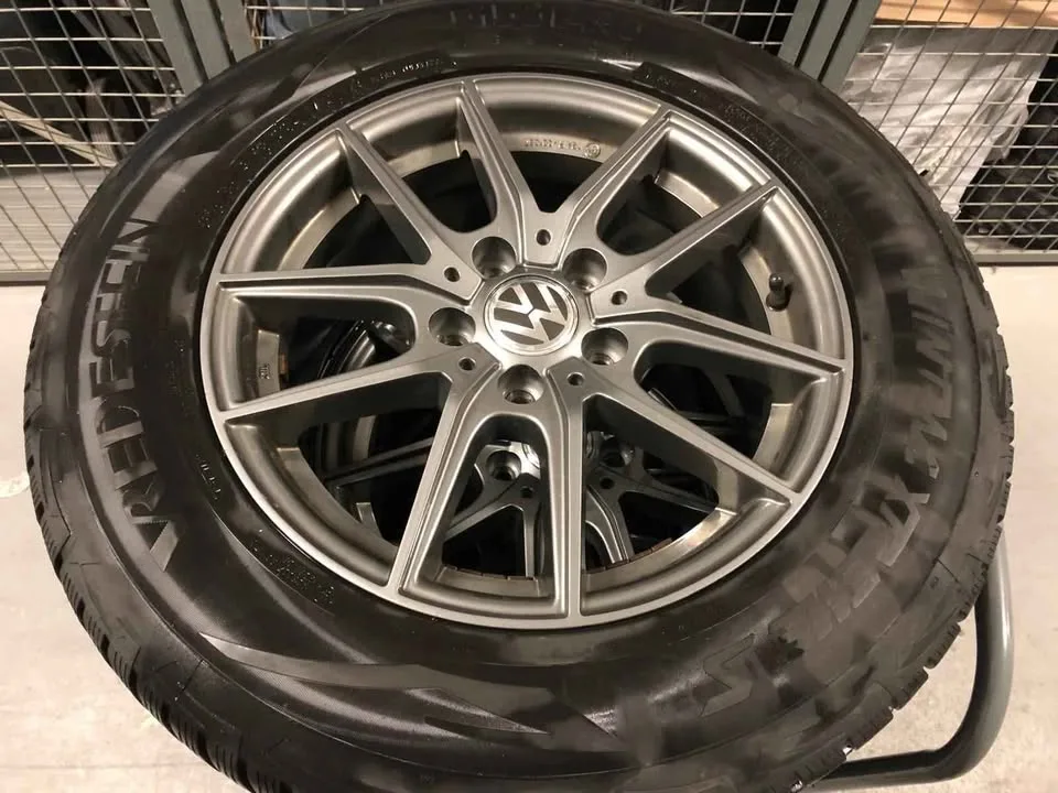 Winter Tires - 215/65/R16 image indicator(8)