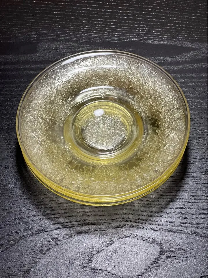 Hazel-Atlas Florentine Poppy #2 saucers, set of 4 image indicator(2)