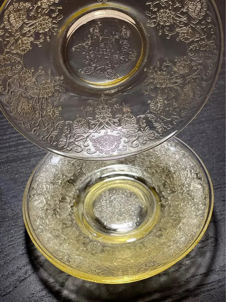 Hazel-Atlas Florentine Poppy #2 saucers, set of 4 image indicator(4)