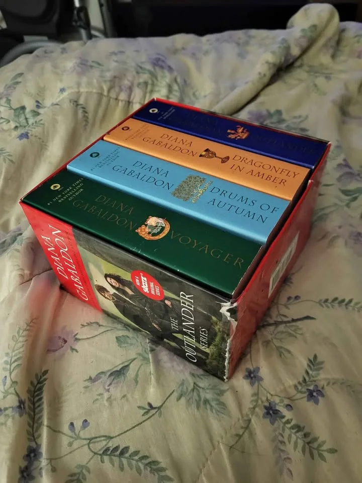 Diana Gabaldon Box Set 1-4 image indicator(3)