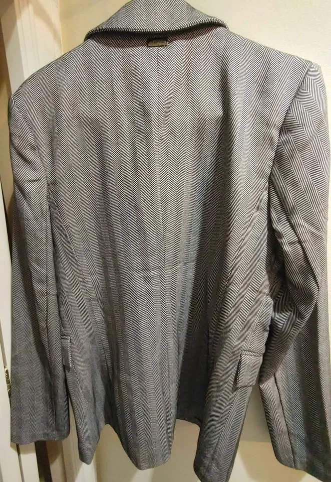 Women's Relaxed Fit Tweed Blazer image indicator(5)