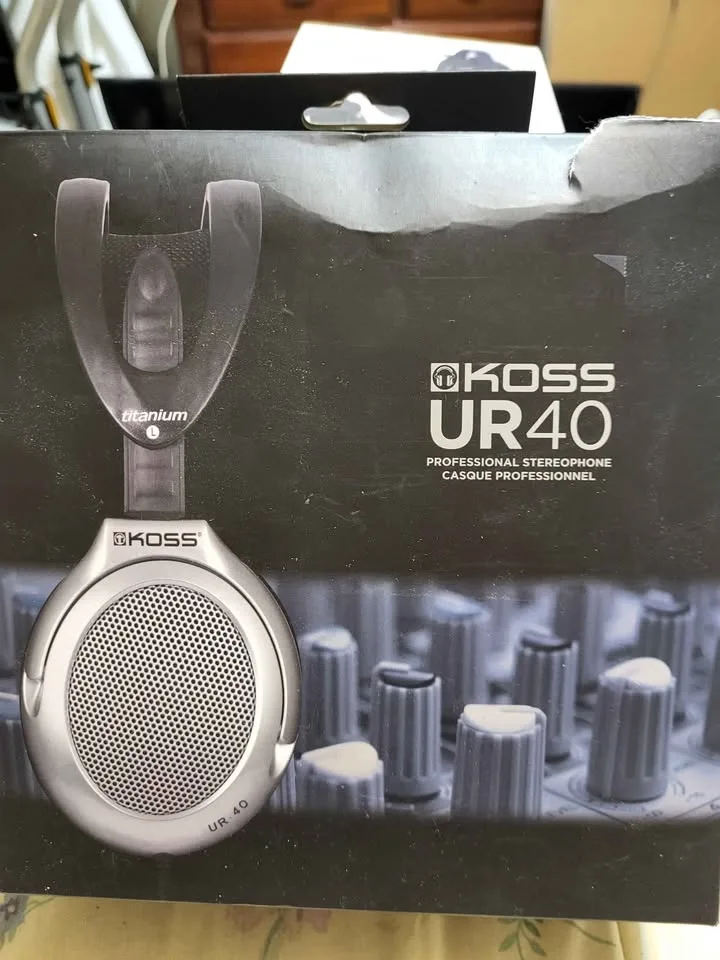 Koss UR40 Headphones image indicator(2)