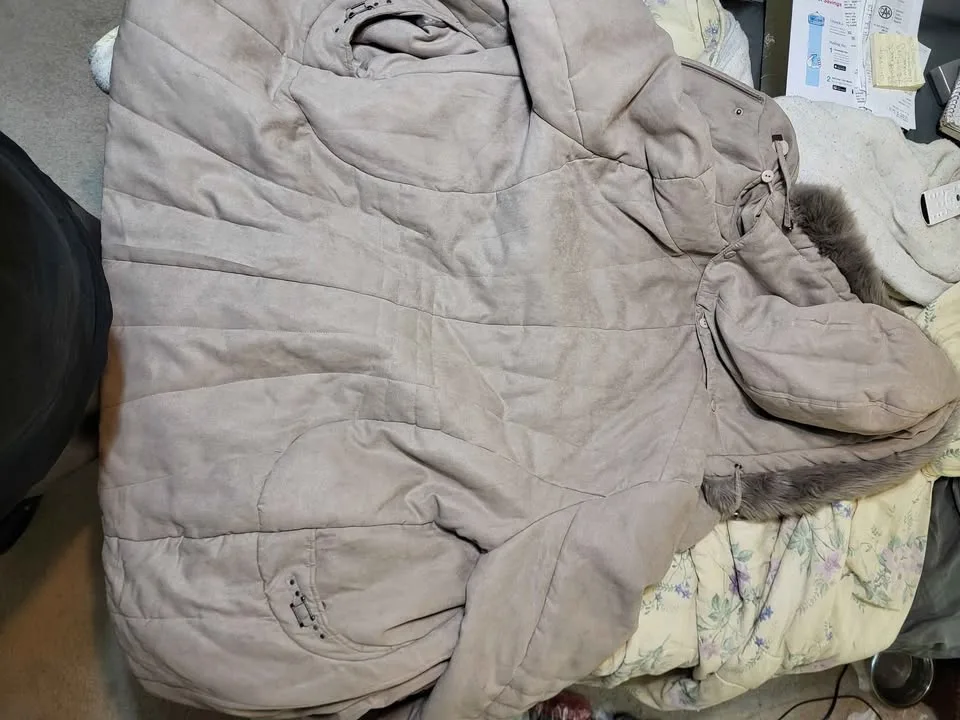 Women's light winter coat image indicator(5)