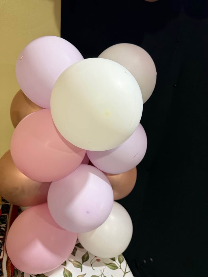 Huge Balloon Garlands - photo 2