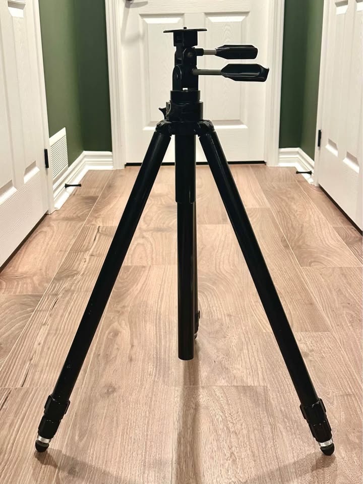 Heavy-Duty Camera Tripod - photo 3