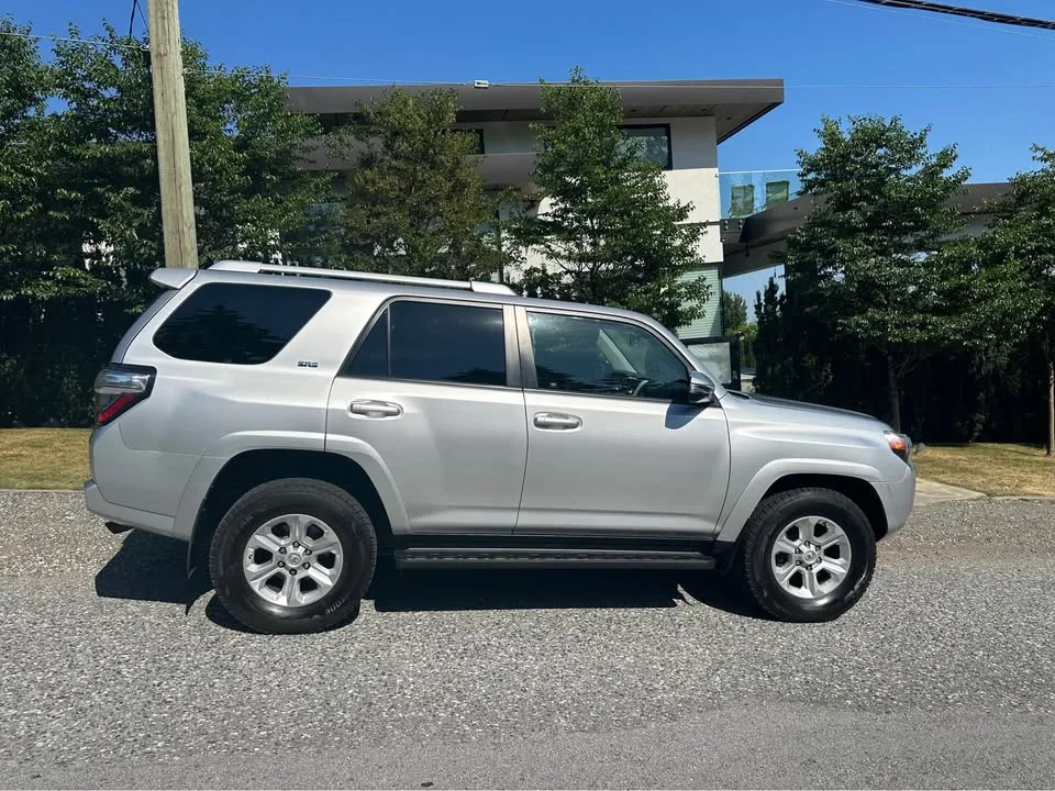 2016 Toyota 4Runner image indicator(2)