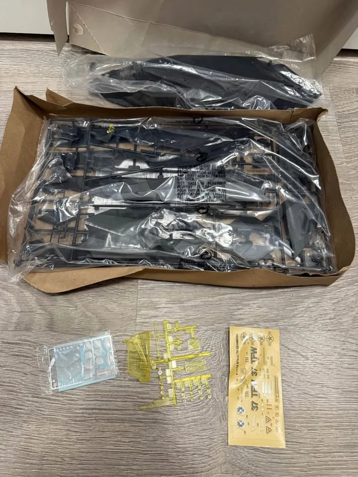 F-117a Stealth 1:48 Scale Monogram Vintage Model Kit image indicator(2)