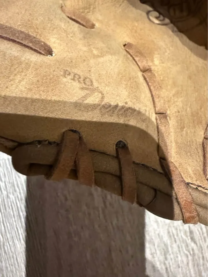 Rawlings Cushioned Palm Pad SL 135 13 1/2 image indicator(4)