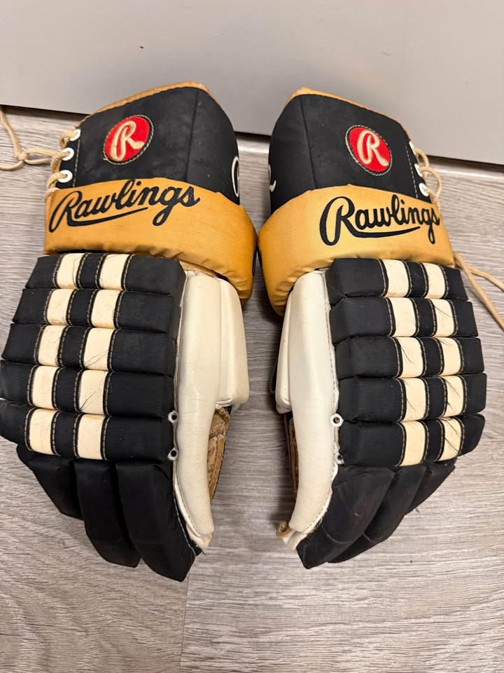 VINTAGE hockey RAWLINGS RHG 20 LEATHER HOCKEY GLOVES 15-1/2" 39C