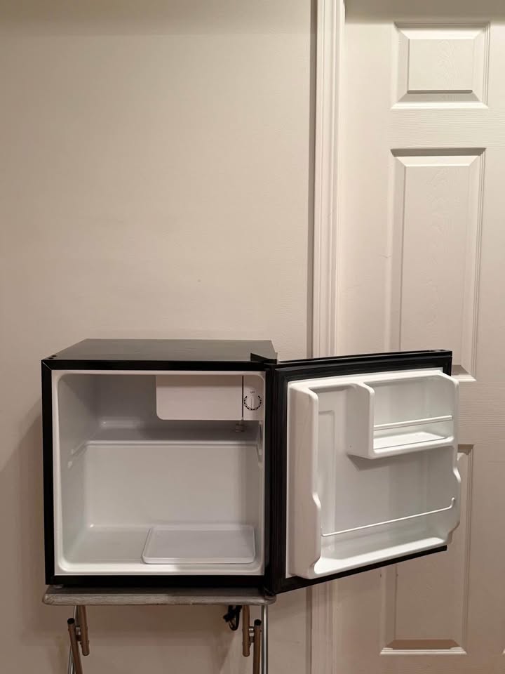 Black Mini Fridge Refrigerator - photo 2