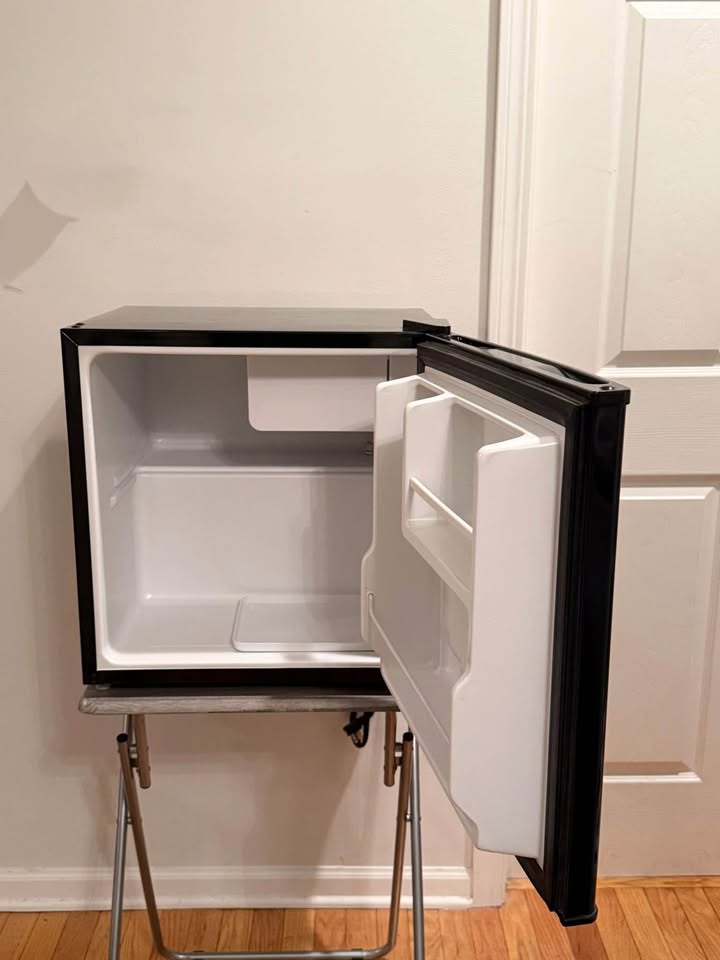 Black Mini Fridge Refrigerator - photo 3