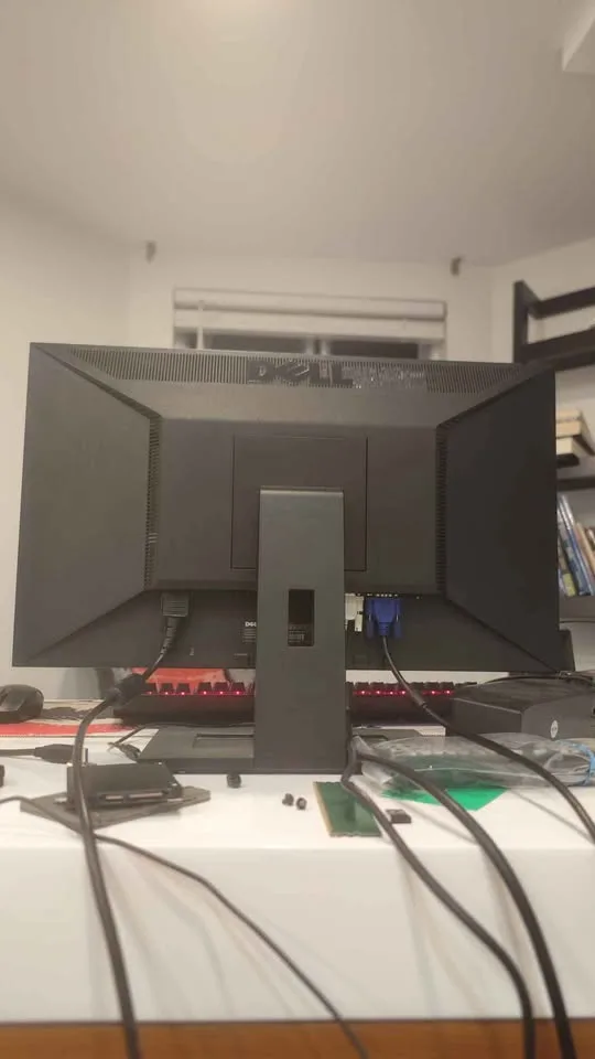 Dell 22 inch monitor (VGA and dvi) image indicator(2)