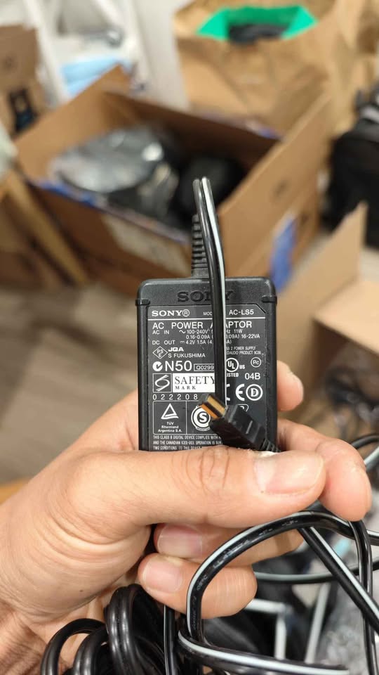 Sony camera charger - photo 2