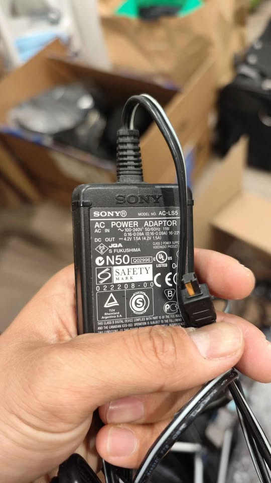 Sony camera charger - photo 3