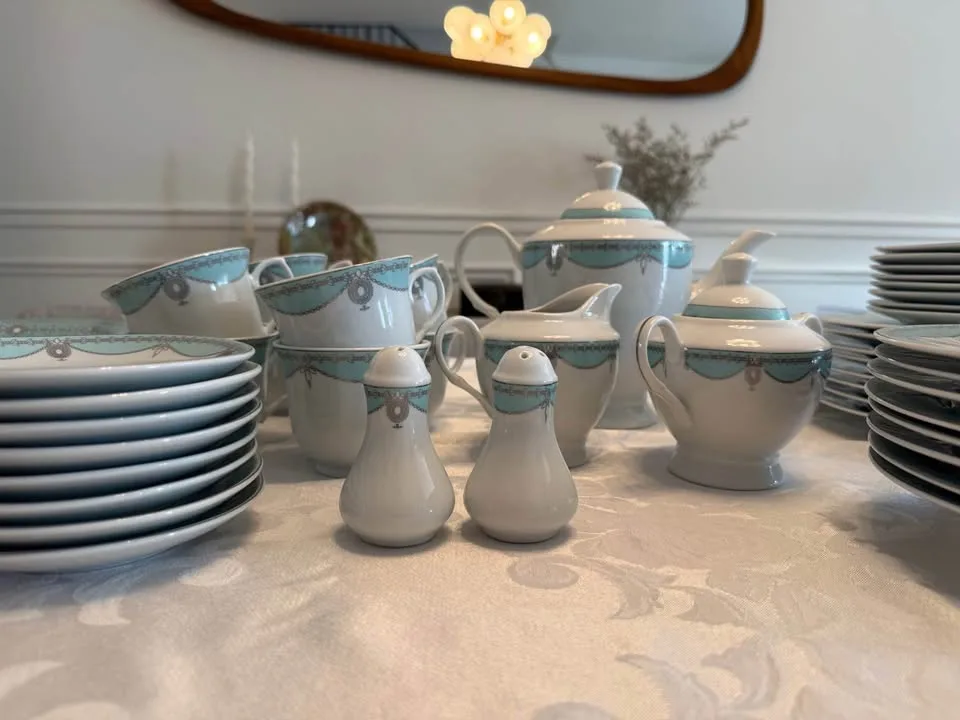 Fine China- Porcelain Dinner Set image indicator(2)