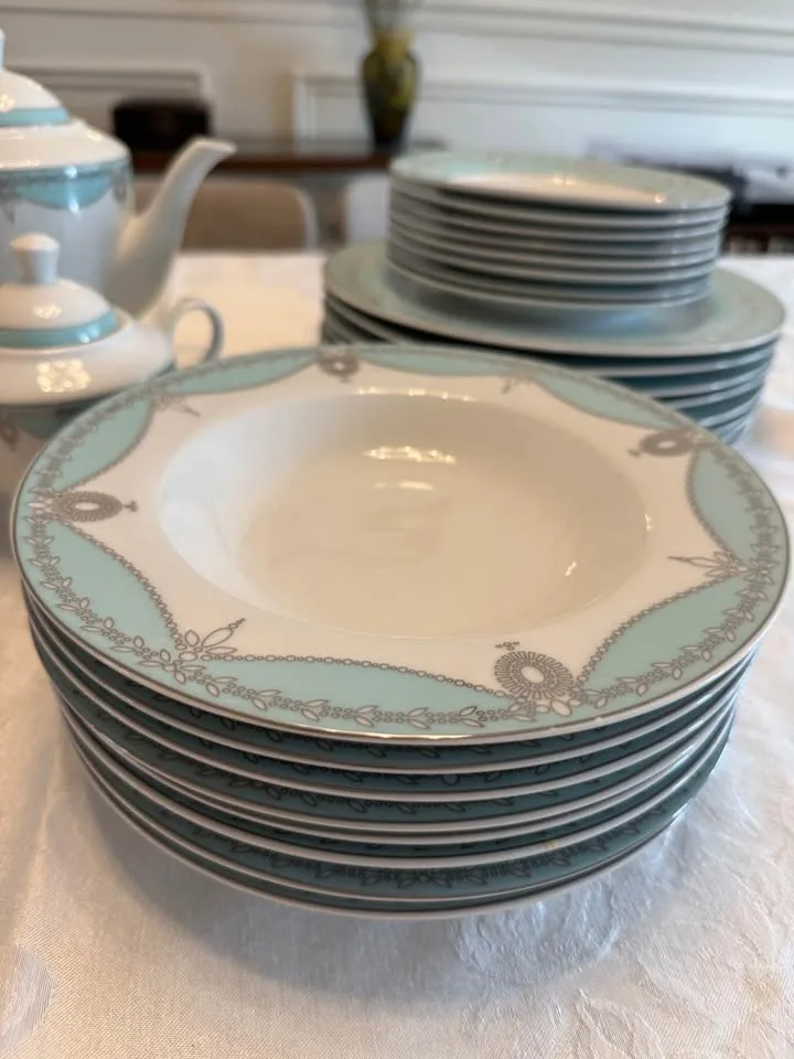 Fine China- Porcelain Dinner Set image indicator(3)