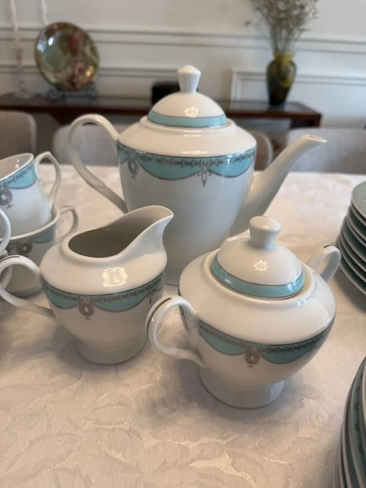 Fine China- Porcelain Dinner Set image indicator(5)