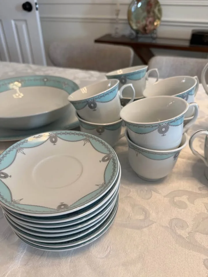 Fine China- Porcelain Dinner Set image indicator(6)