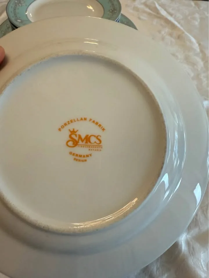 Fine China- Porcelain Dinner Set image indicator(8)