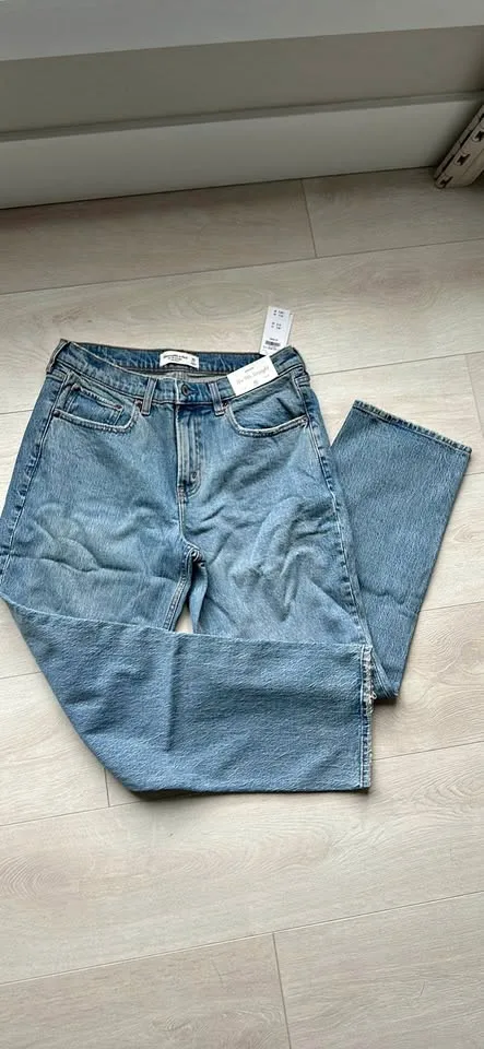 Abercrombie & fitch mid rise 90s straight SHORT