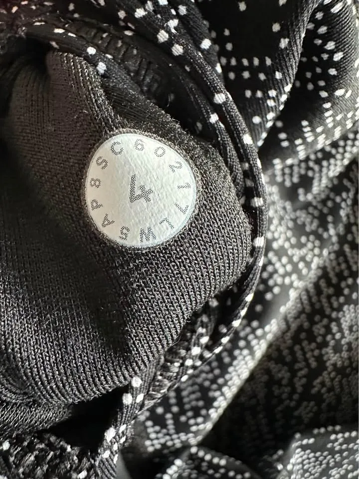 Lululemon luxtreme leggings sz 4 image indicator(4)